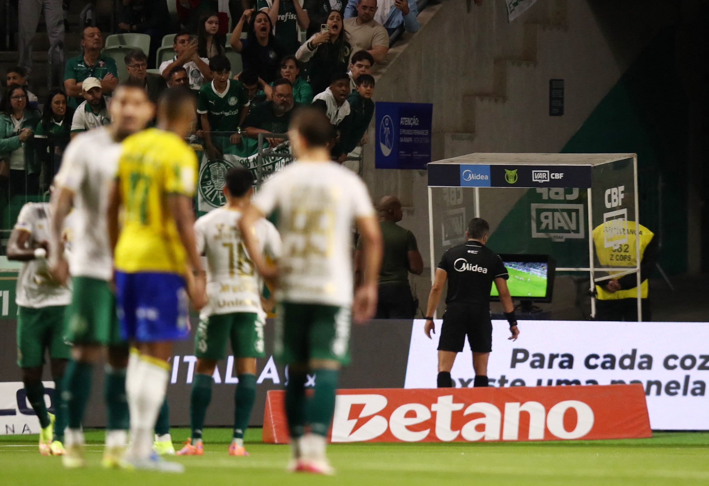 El VAR tendrá más facultades en la Copa del Mundo (REUTERS/Jean Carniel)