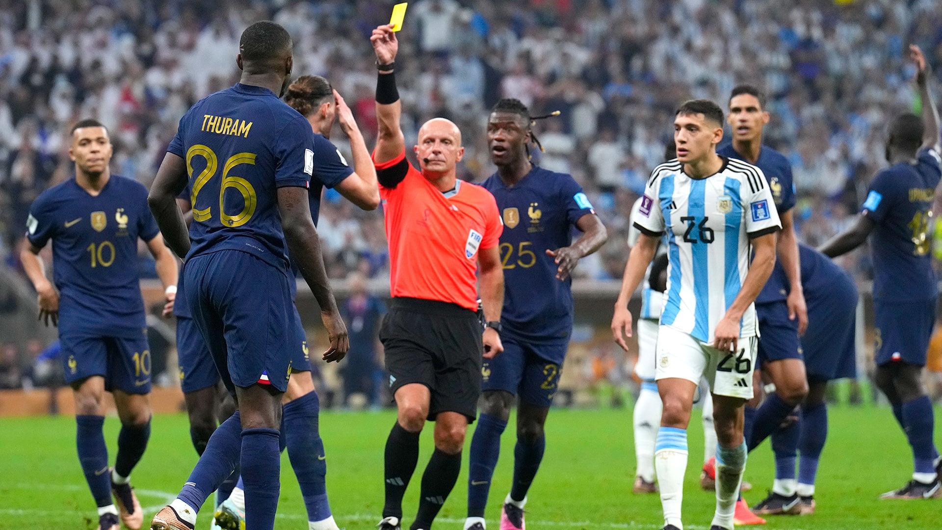 Szymon Marciniak (Polonia) fue el árbitro de la última final entre Argentina y Francia (AP Photo/Natacha Pisarenko)