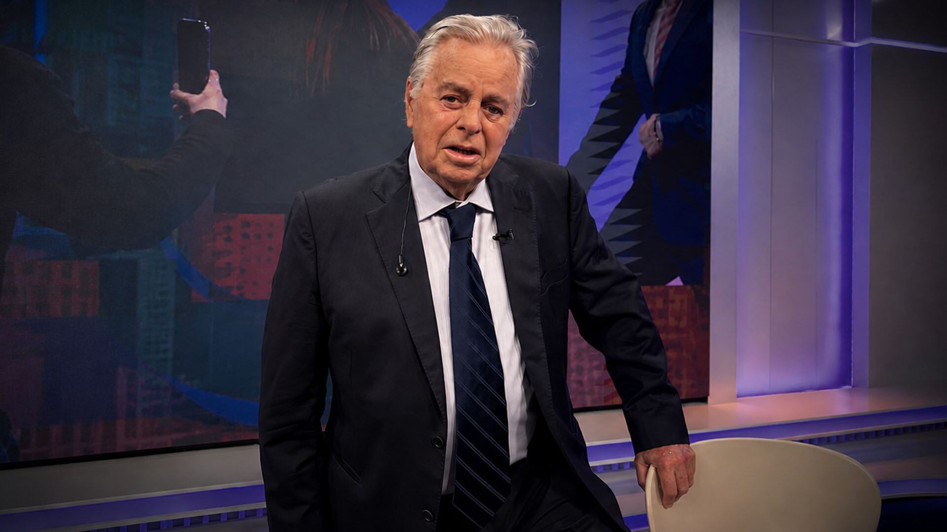 Roberto García en los estudios de Canal 26