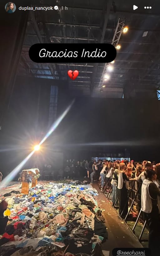 Una emotiva postal que Nancy Dupláa compartió del velatorio del Indio Solari (Instagram)