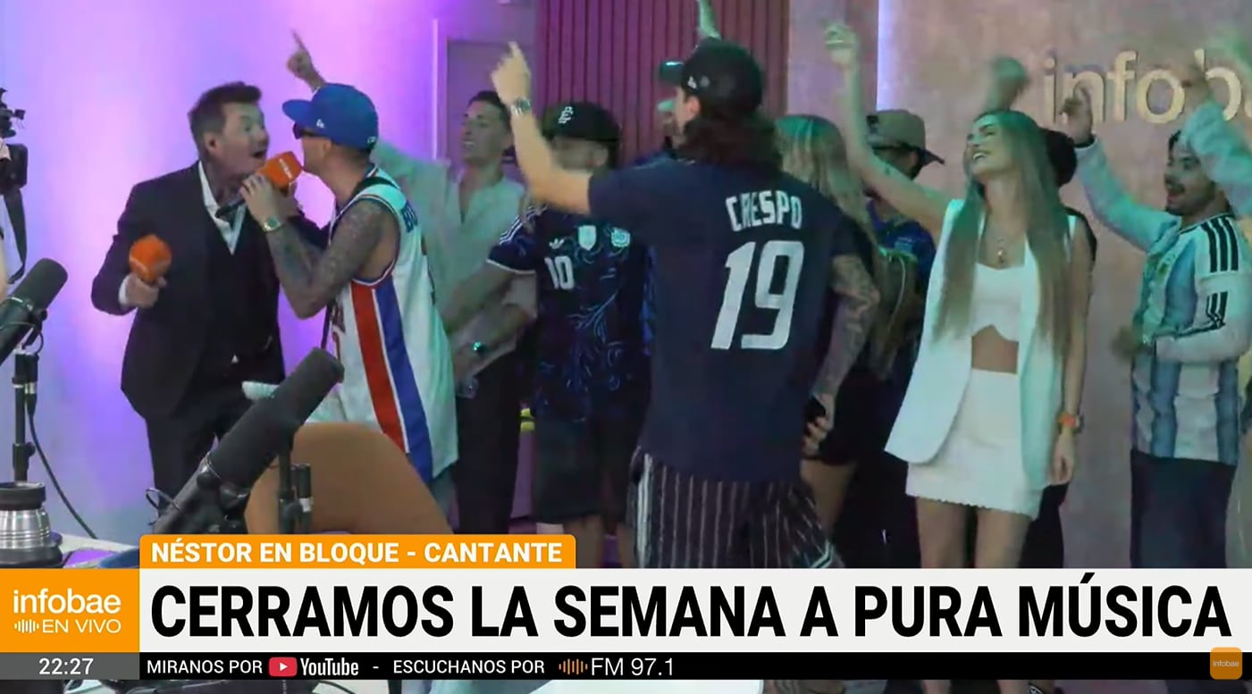 La actuación en el estudio que conduce Marcelo Tinelli incluyó una interpretación con keytar y dos temas, con palmas del público y un guiño a San Lorenzo