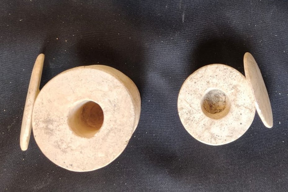 Nuevos hallazgos en Egipto: ataúd dorado, joyas y cosméticos de una tumba casi intacta