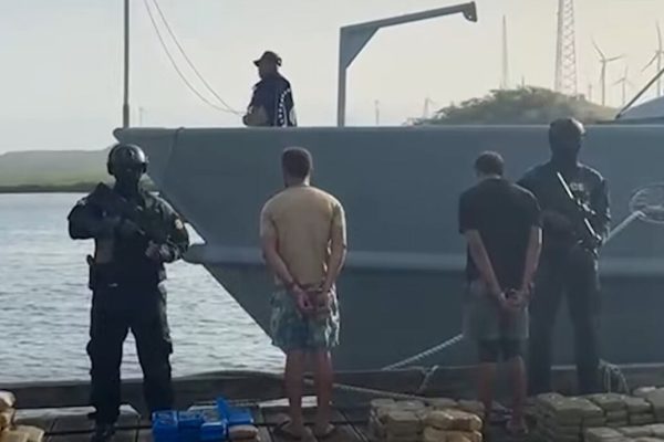 Operativos antidrogas en República Dominicana dejan incautaciones de 400 plantas y 1,743 paquetes de una narcolancha