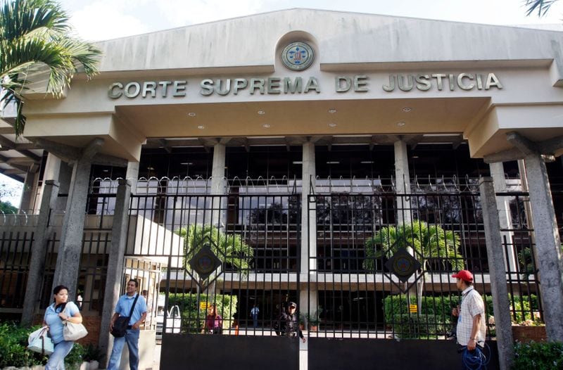 FOTO DE ARCHIVO: La Corte Suprema de Justicia de El Salvador, en San Salvador. 24 de agosto de 2011. REUTERS/Luis Galdamez