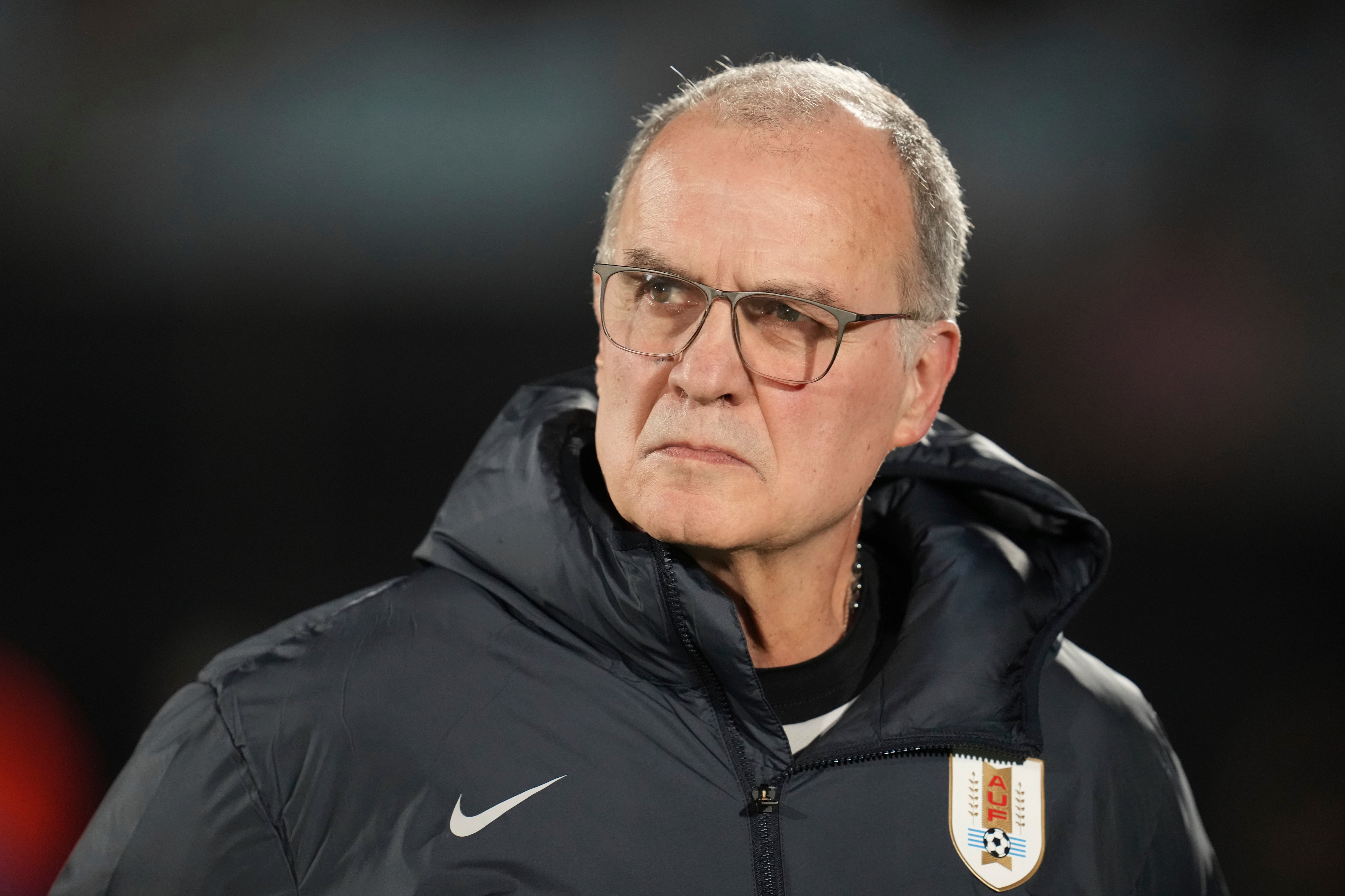 Marcelo Bielsa fue criticado por el hermano de Ronald Araujo (AP Foto/Matilde Campodónico)
