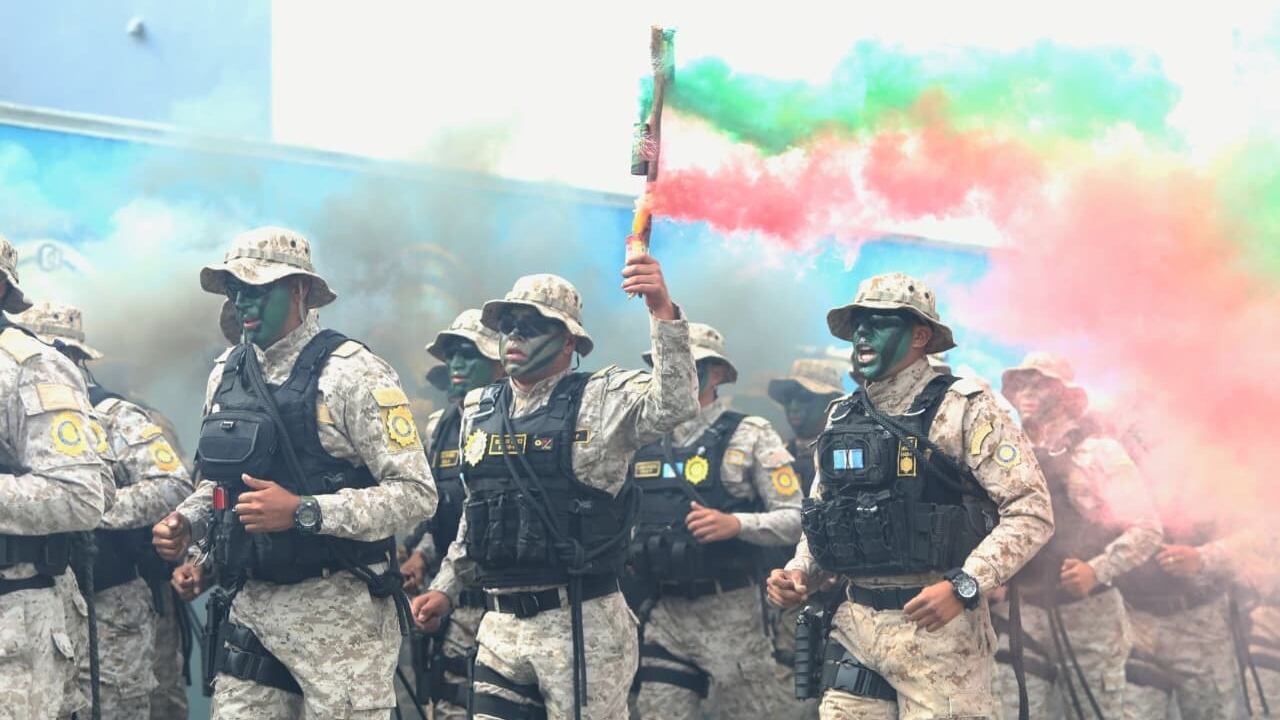 Diprona, Grupo de Acción Rápida y Grupo Lobos recibieron agentes especializados, durante un acto realizado en el Complejo Policial de Ciudad de Guatemala (Foto cortesía Ministerio de Gobernación)