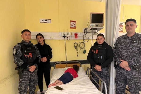 Policías de Córdoba le salvaron la vida a una nena de dos años que sufrió convulsiones y perdió la conciencia