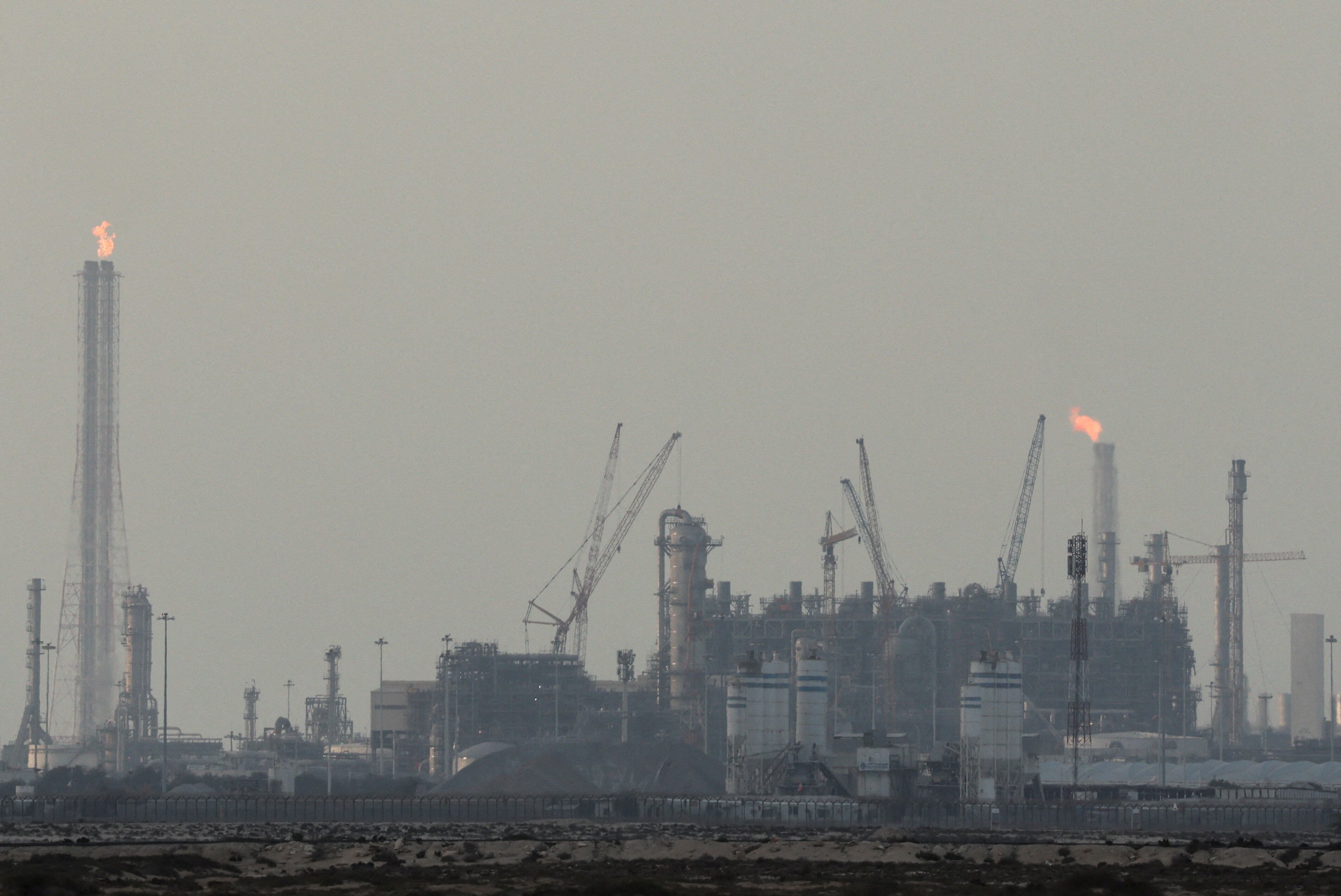QatarEnergy suspendió su producción pocos días después del inicio de la guerra entre Estados Unidos, Israel e Irán, tras un ataque con drones contra la planta de GNL de Ras Laffan (REUTERS)