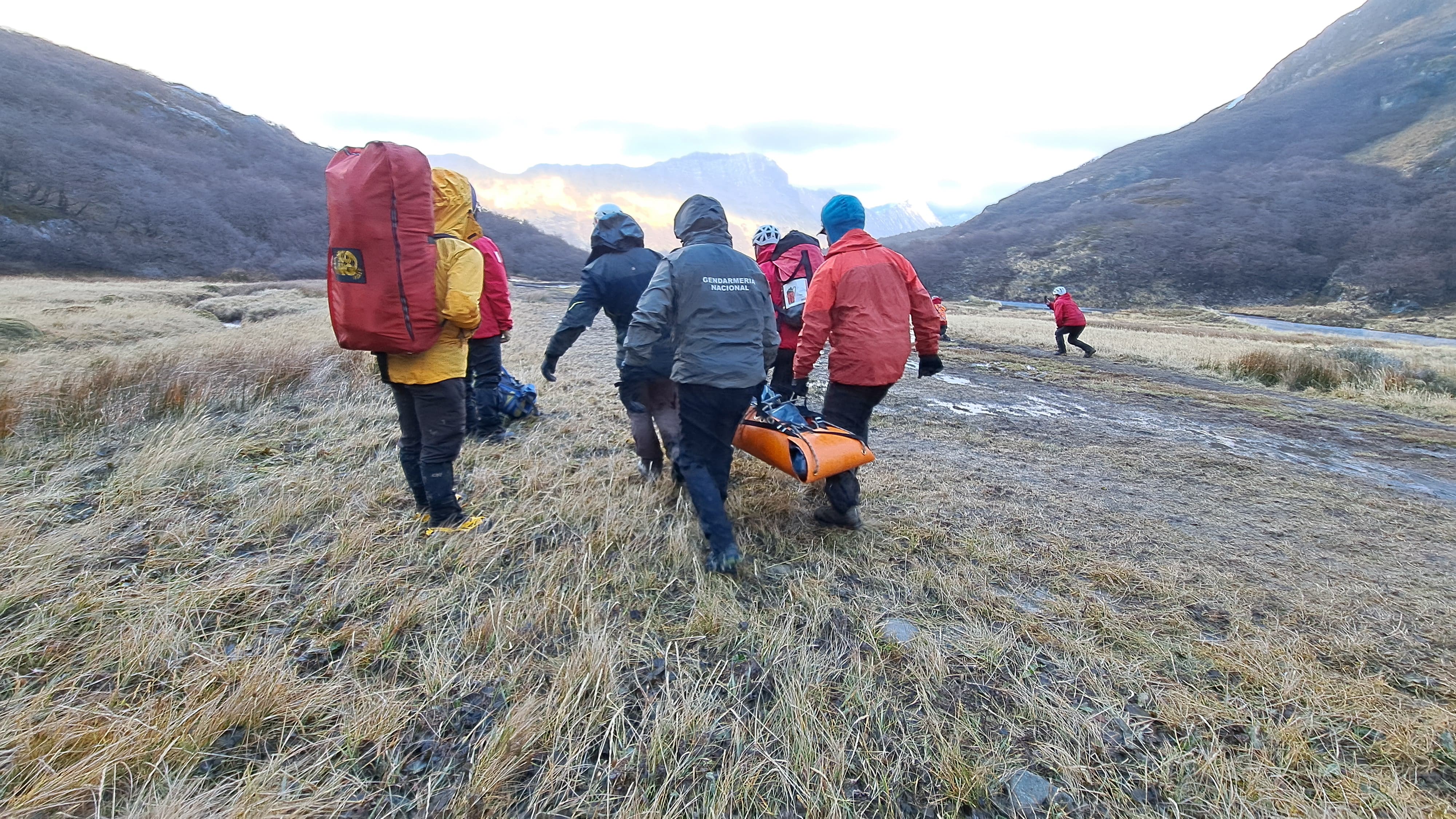 Cómo fue el operativo de rescate de los cuerpos del guía y la turista uruguaya que encontraron en el glaciar Vinciguerra