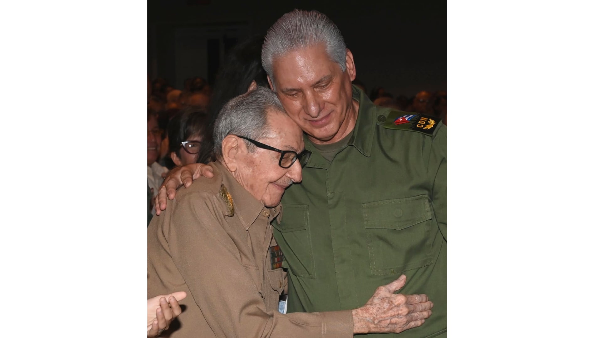 Raúl Castro reapareció en público en un acto político en La Habana tras las sanciones a sus familiares y al dictador Miguel Díaz-Canel
