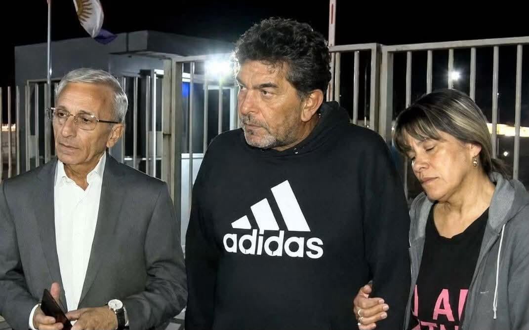 Los abuelos de Agostina junto al abogado Carlos Nayi