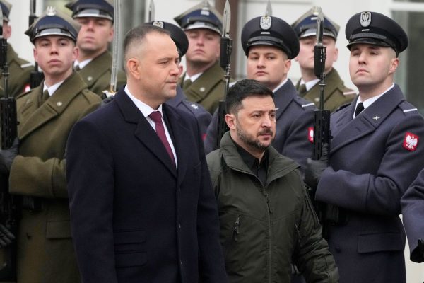 Tensión entre Ucrania y Polonia: Kiev tachó de “error estratégico” que Varsovia retire una condecoración a Zelensky