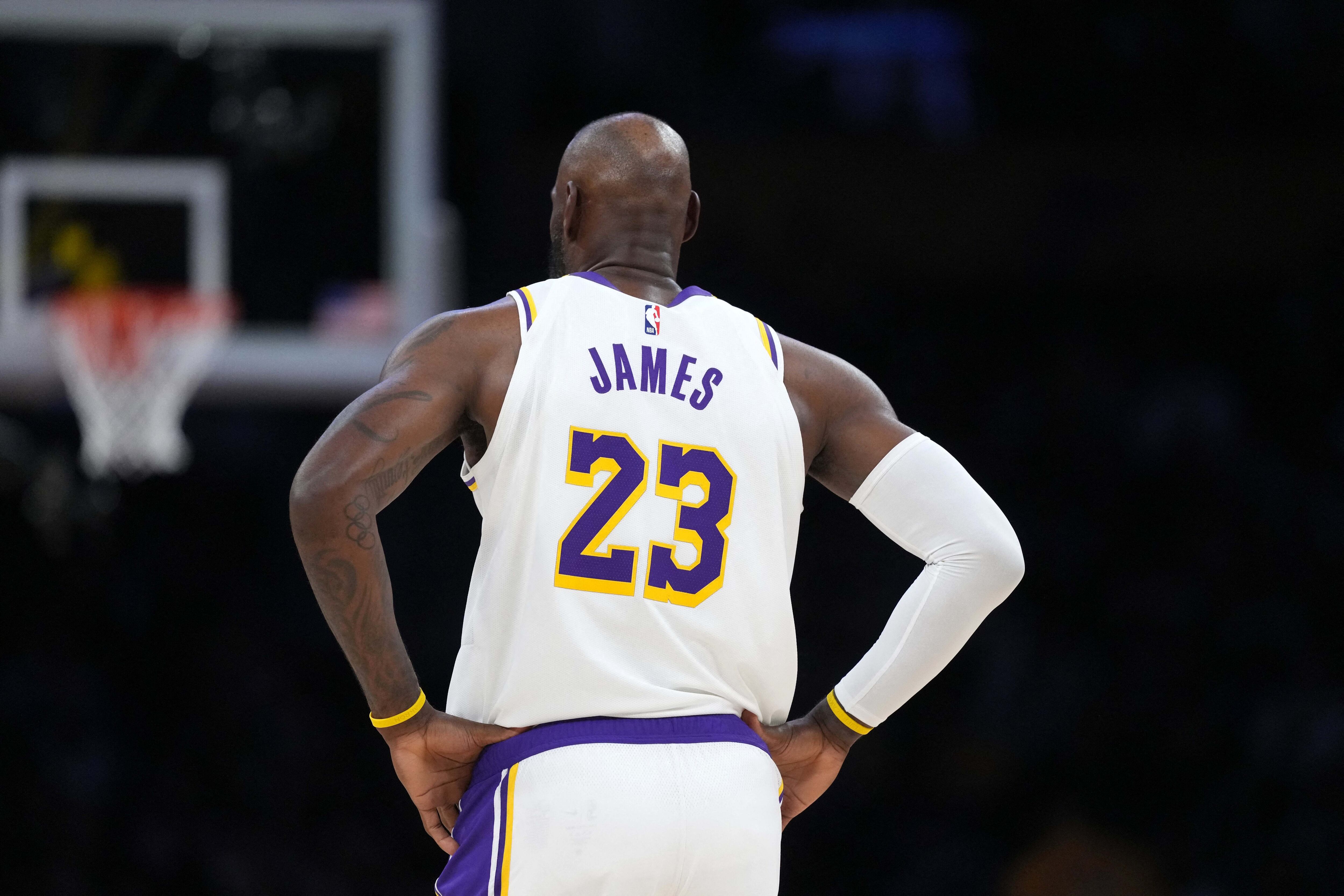 LeBron James impulsó el emprendimiento deportivo con Uninterrupted y SpringHill Company y alcanzó en 2022 un patrimonio de USD 1.000 millones, según Forbes (Mandatory Credit: Kirby Lee-Imagn Images)