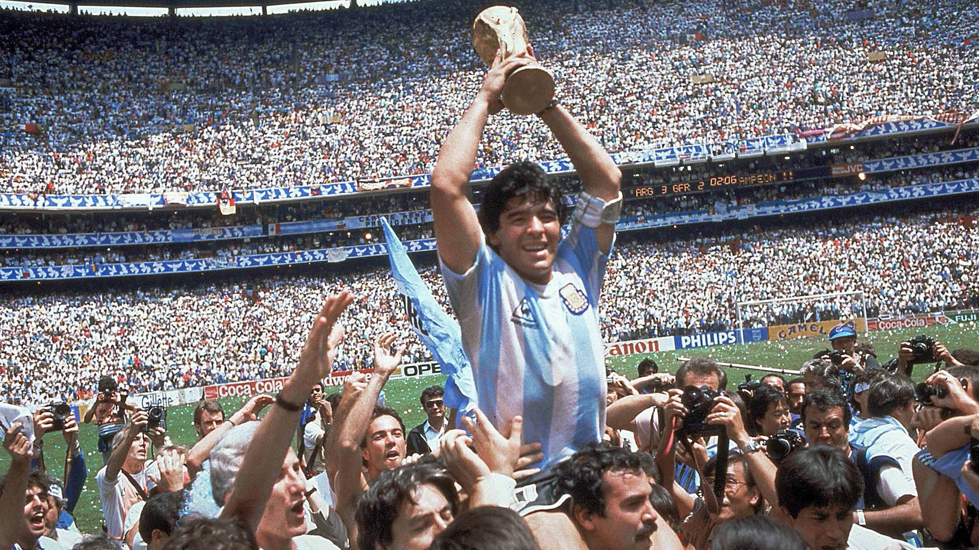 La FIFA organizó un homenaje a Diego Maradona y a Pelé en la ceremonia inaugural, que se realizará en el mismo estadio donde ambos escribieron páginas de la historia del fútbol mundial (AP)