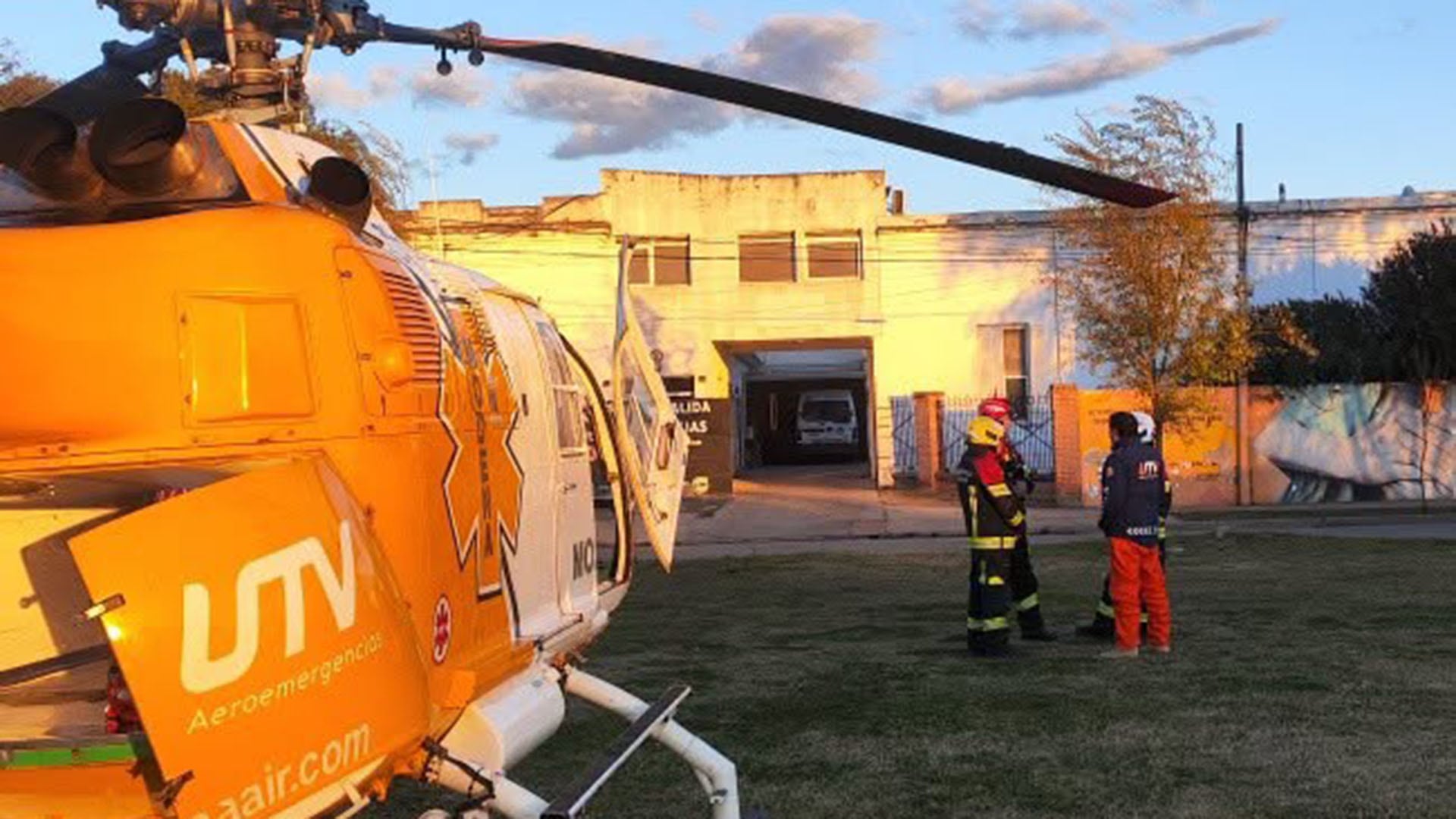 Fue necesario un helicóptero para el traslado de heridos. 