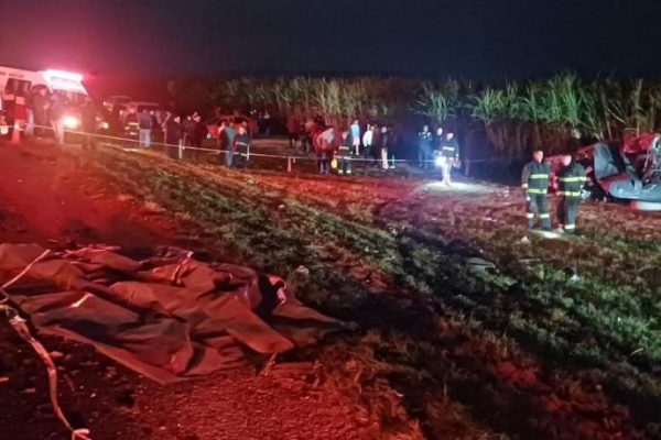 Tragedia en Tucumán: murieron cuatro personas en un choque entre un camión cañero y un auto en la ruta 9