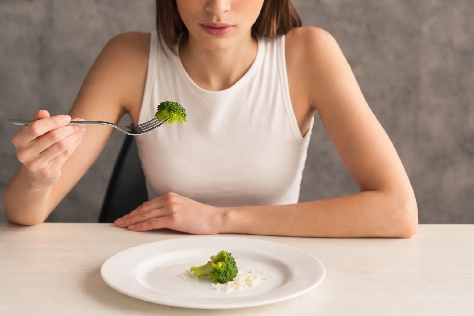 Los trastornos de la conducta alimentaria pueden atravesar todas las edades, géneros y situaciones sociales, afectando la salud física y mental (Imagen Ilustrativa Infobae)
