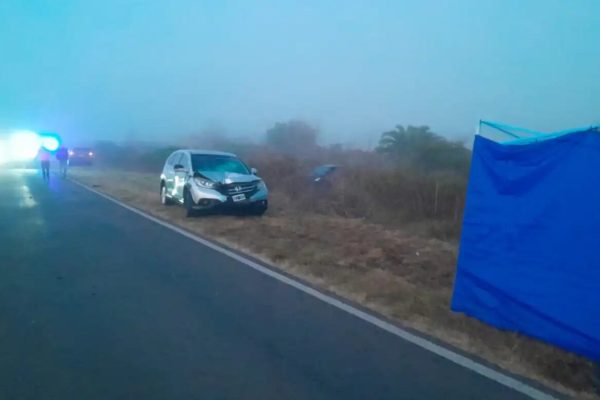 Tres muertos y una niña en grave estado tras un choque fatal entre una camioneta y un camión en Tucumán