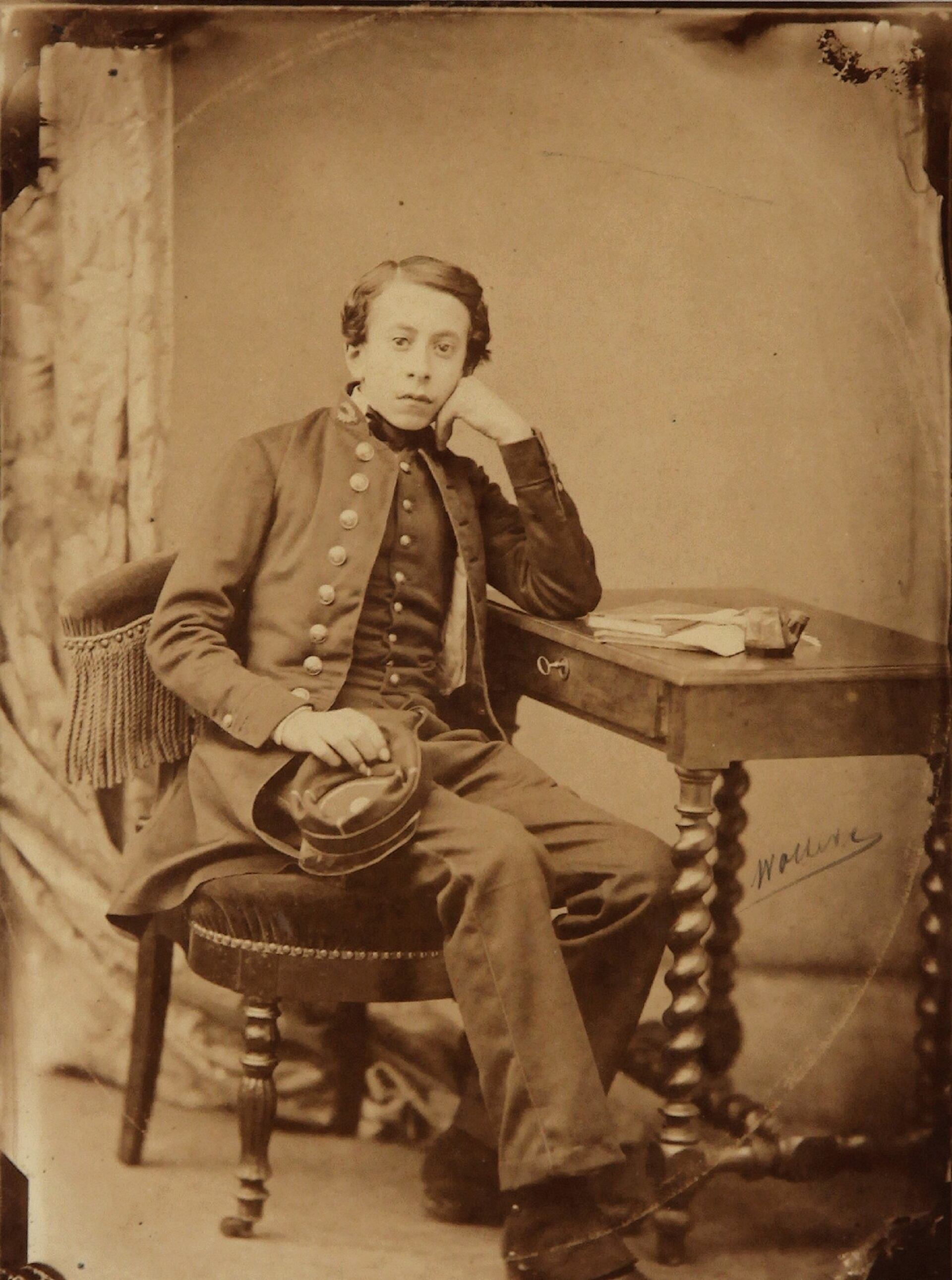 Tristan Corbière en uniforme escolar, entre 1861 y 1862 (Crédito: Wikipedia)