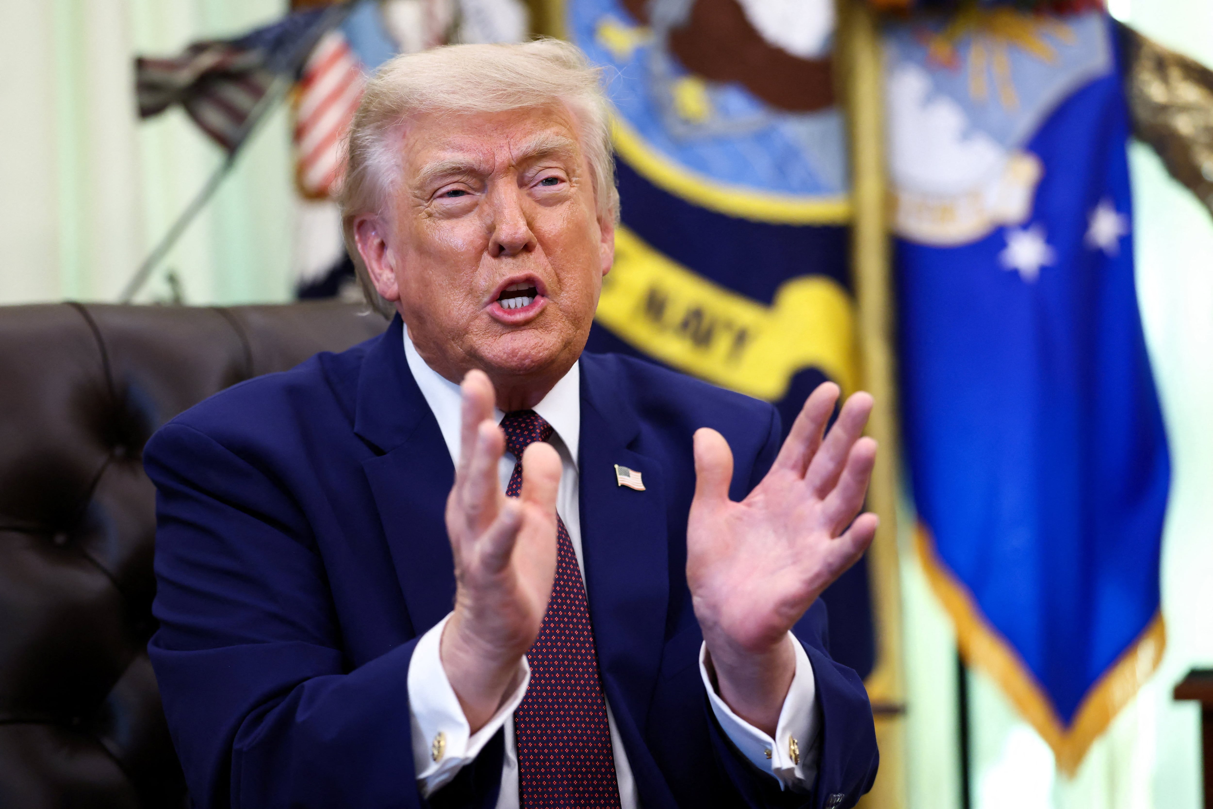 FOTO DE ARCHIVO. El presidente de Estados Unidos, Donald Trump, habla con la prensa tras firmar un decreto en el Despacho Oval de la Casa Blanca, en Washington, D.C., el 3 de junio de 2026. REUTERS/Kevin Lamarque
