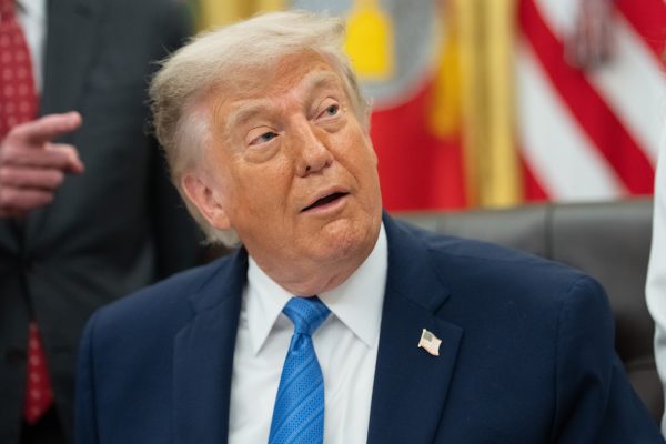Trump reveló operativo secreto de la Marina de Estados Unidos para mover 100 millones de barriles de crudo a través de Ormuz