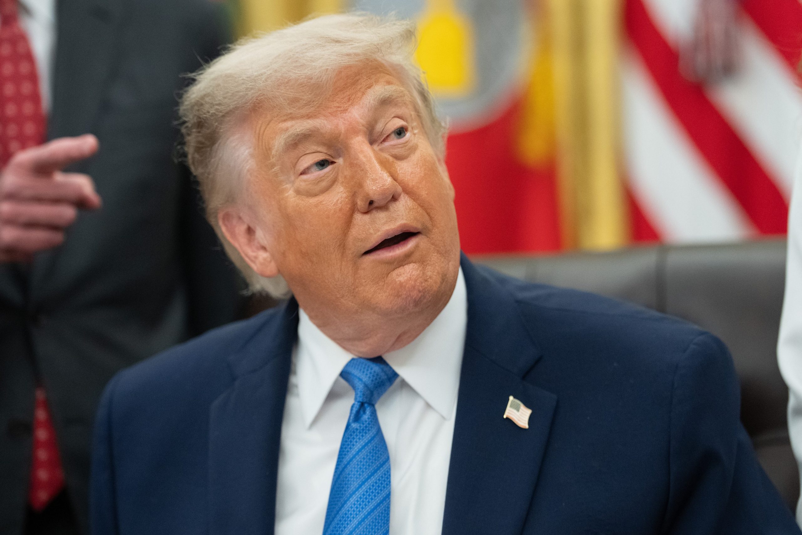 Trump reveló operativo secreto de la Marina de Estados Unidos para mover 100 millones de barriles de crudo a través de Ormuz