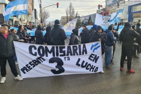 Un móvil que trasladaba 11 efectivos del Servicio Penitenciario de Santa Cruz volcó en la ruta 3