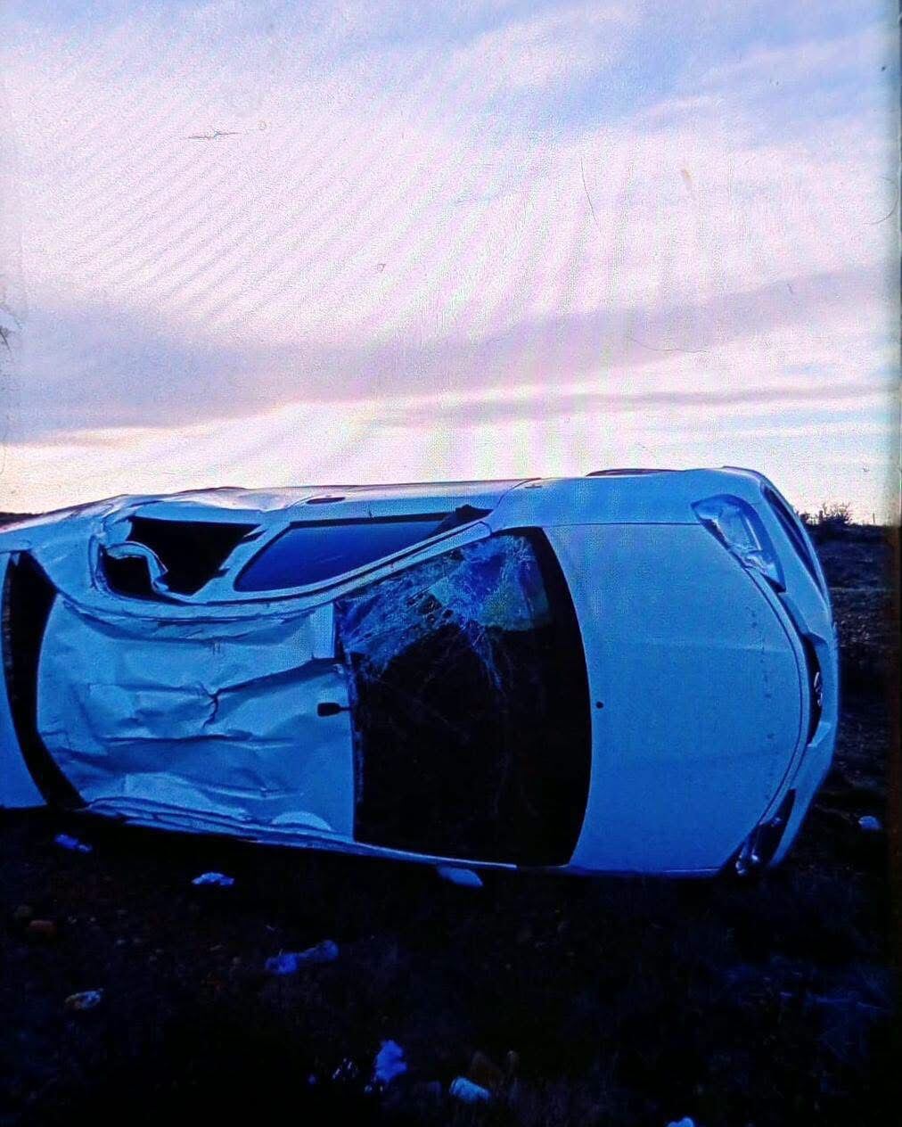 El accidente ocurrió a unos 40 kilómetros de Comandante Luis Piedra Buena durante un operativo para reforzar la Unidad Penitenciaria N° 1