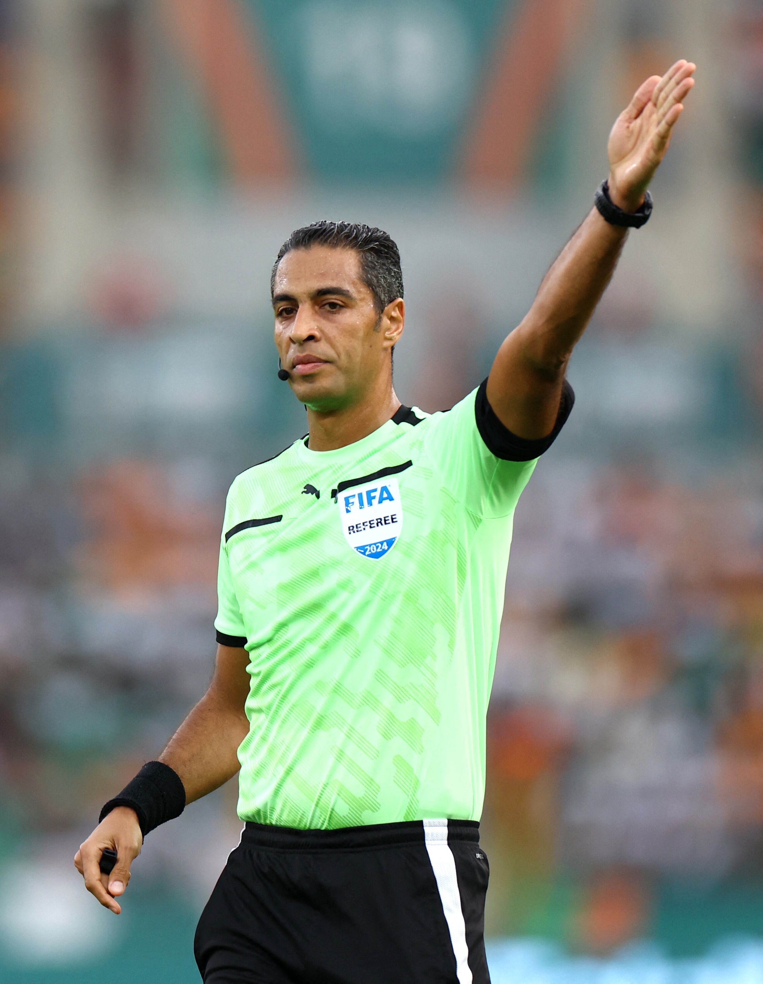 El egipcio Amin Mohamed Omar fue designado para Argentina-Austria (REUTERS/Siphiwe Sibeko)