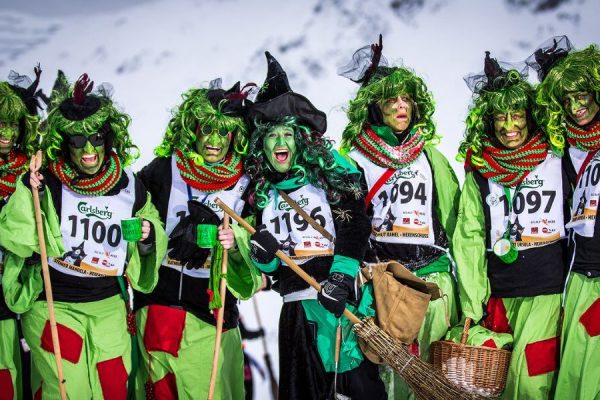 Una bruja quemada, mil esquiadores disfrazados y 12 kilómetros: así la Belalp Hexe mantiene viva la leyenda más oscura de los Alpes suizos