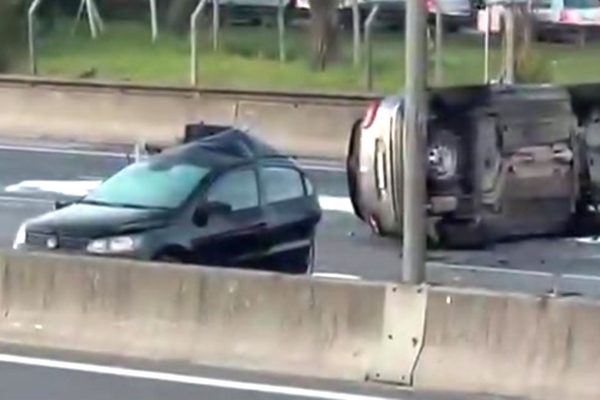 Una nena murió y tres personas resultaron heridas tras un violento choque en la autopista Panamericana