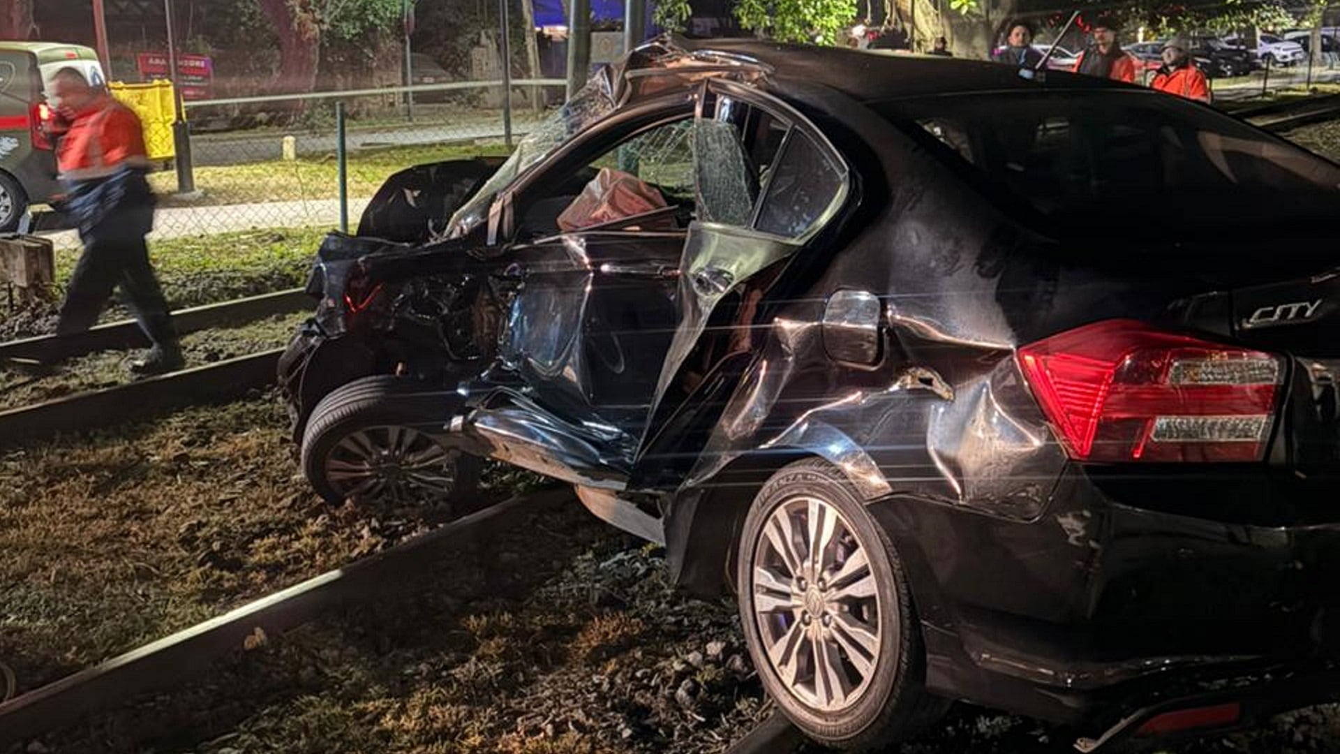 El auto de Ernestina Pais fue arrollado por un tren