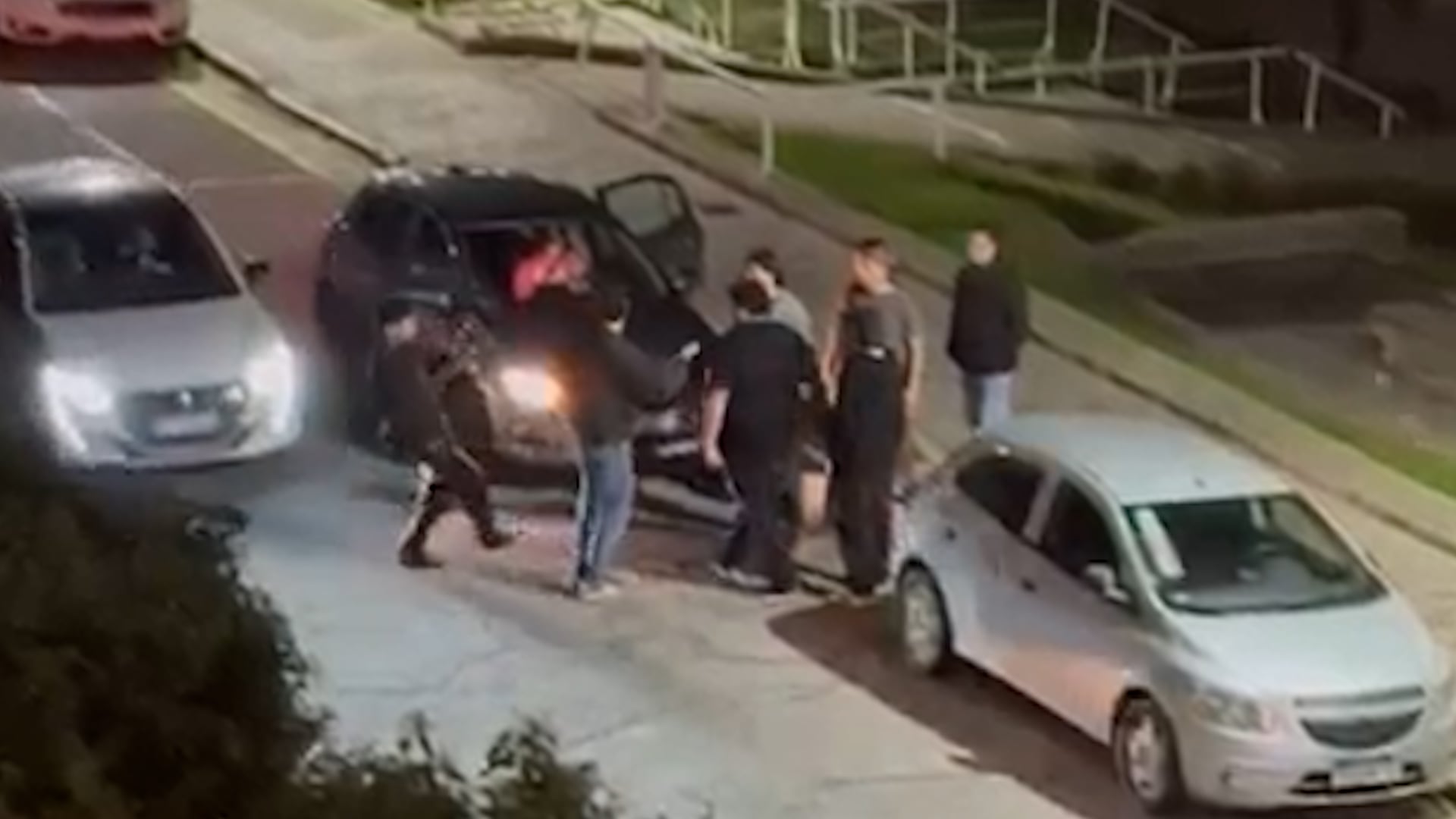 El momento previo a que el joven de 22 años fuera embestido por el Peugeot
