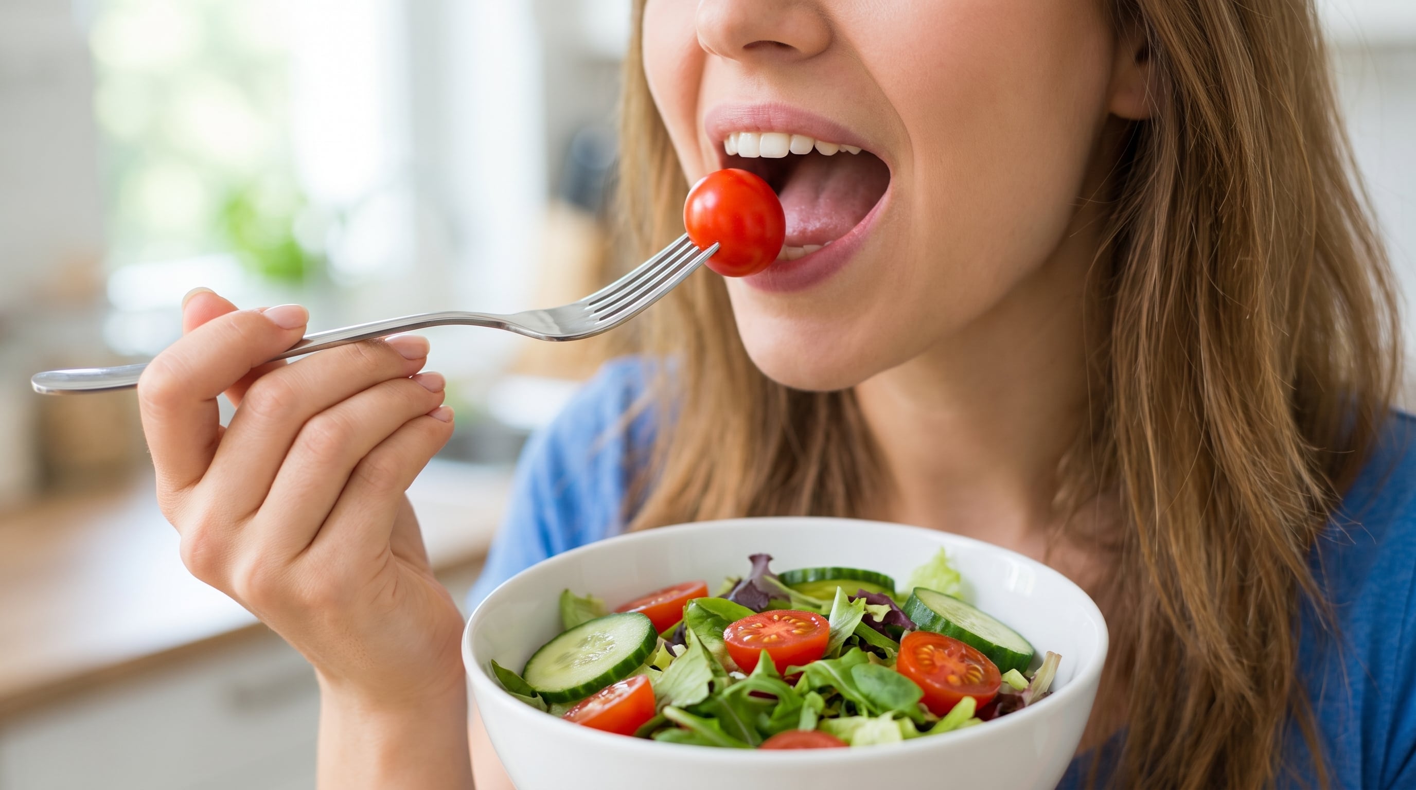 Los tomates cherry aportan fibra, tienen alto contenido de agua y bajo aporte calórico, y pueden favorecer la saciedad (Imagen Ilustrativa Infobae)