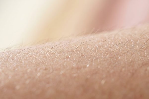 6 hábitos recomendados por dermatólogos para mantener la piel saludable a cualquier edad