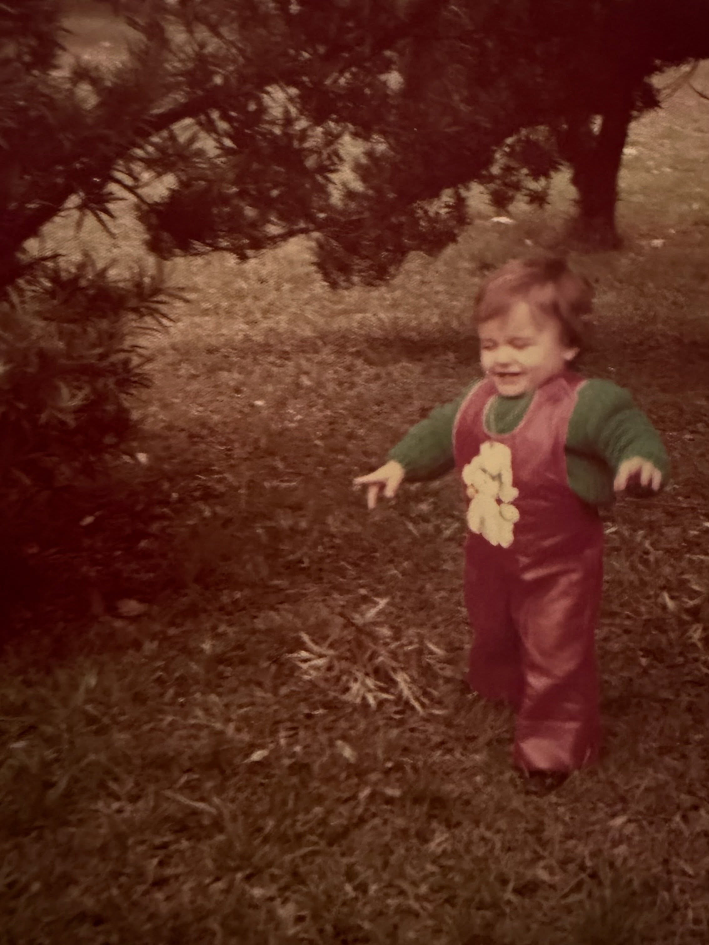 Otra de las fotos de Ángel de Brito de niño al aire libre