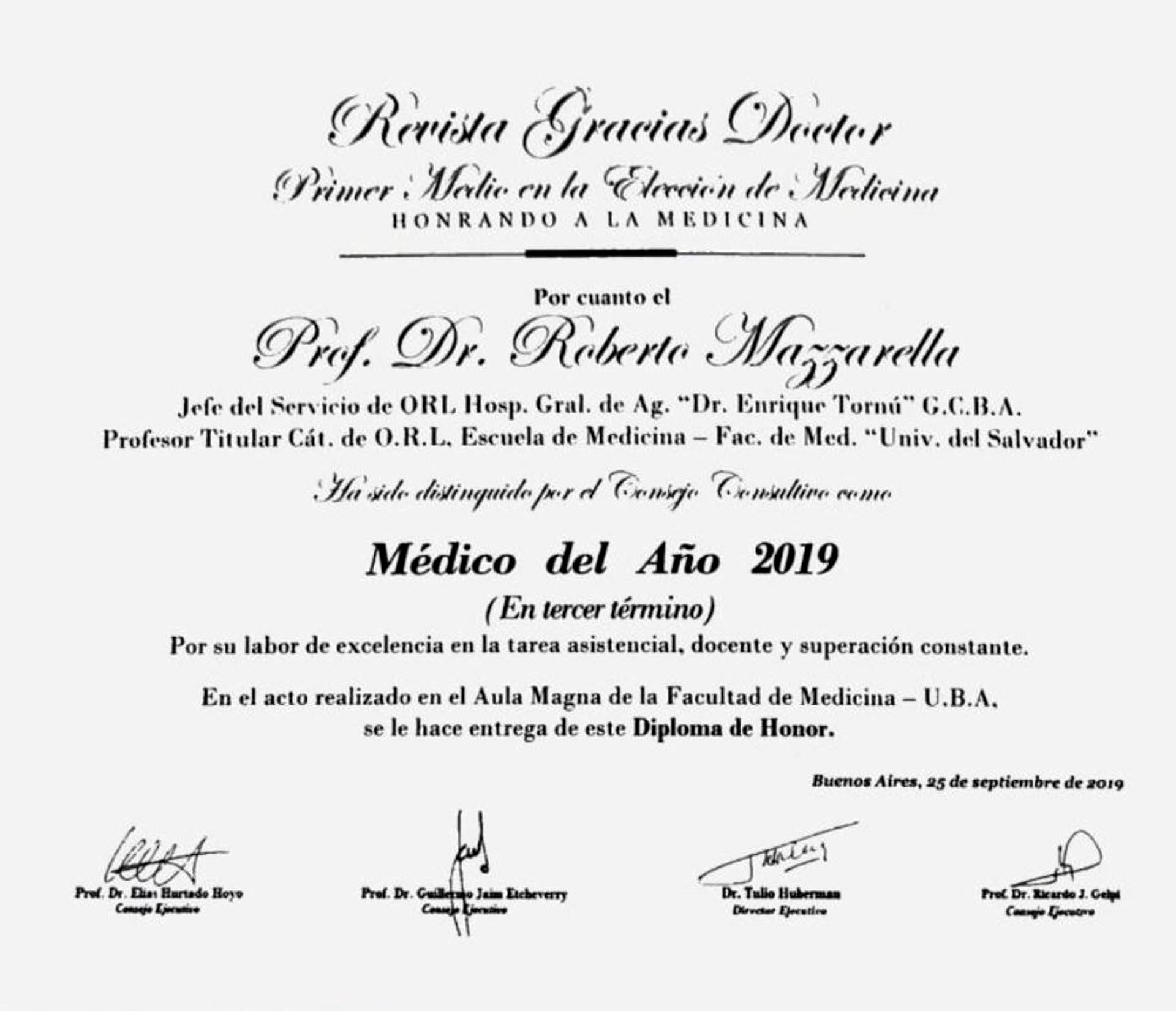 Algunos argentinos atacaron a un repartidor que circulaba por el lugar en moto.