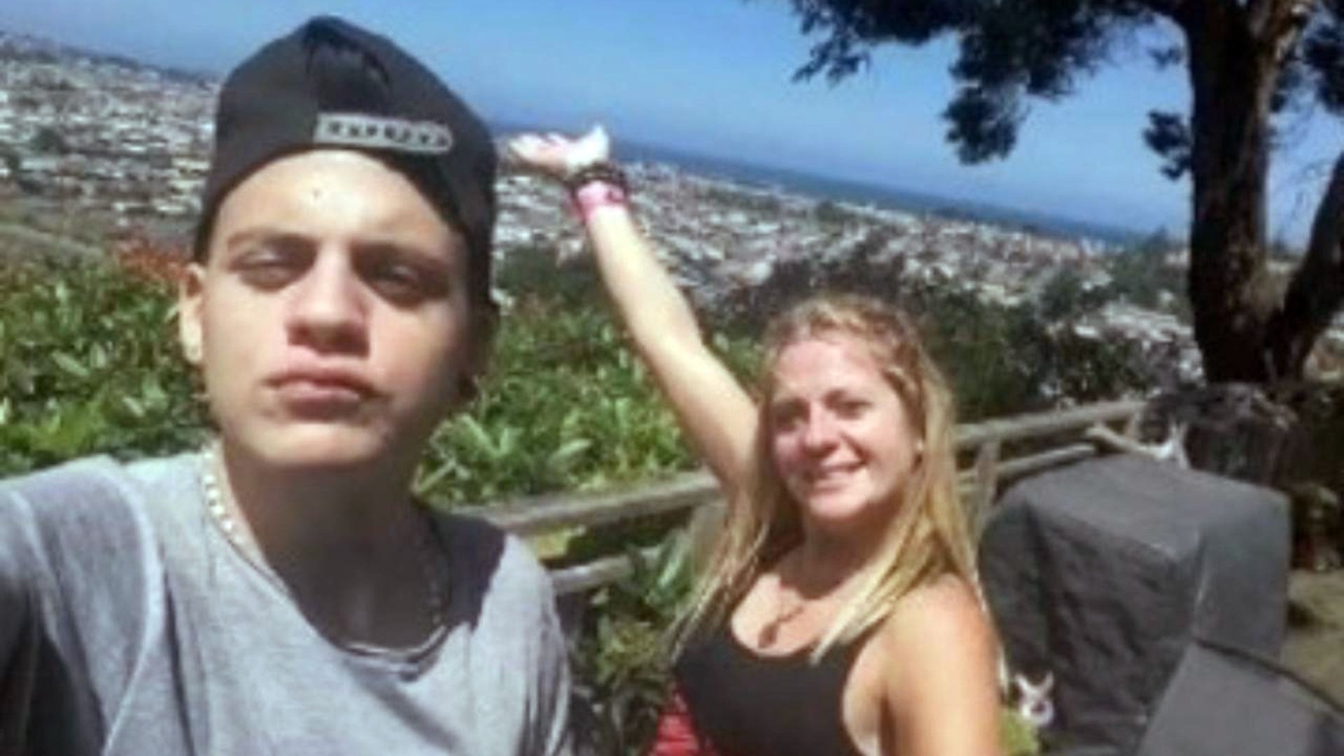 Lucas junto a su mamá, Sabrina