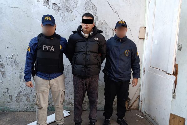 Captaban a sus víctimas por una app de citas y les robaban: cayeron cinco viudas negras que operaban en Córdoba