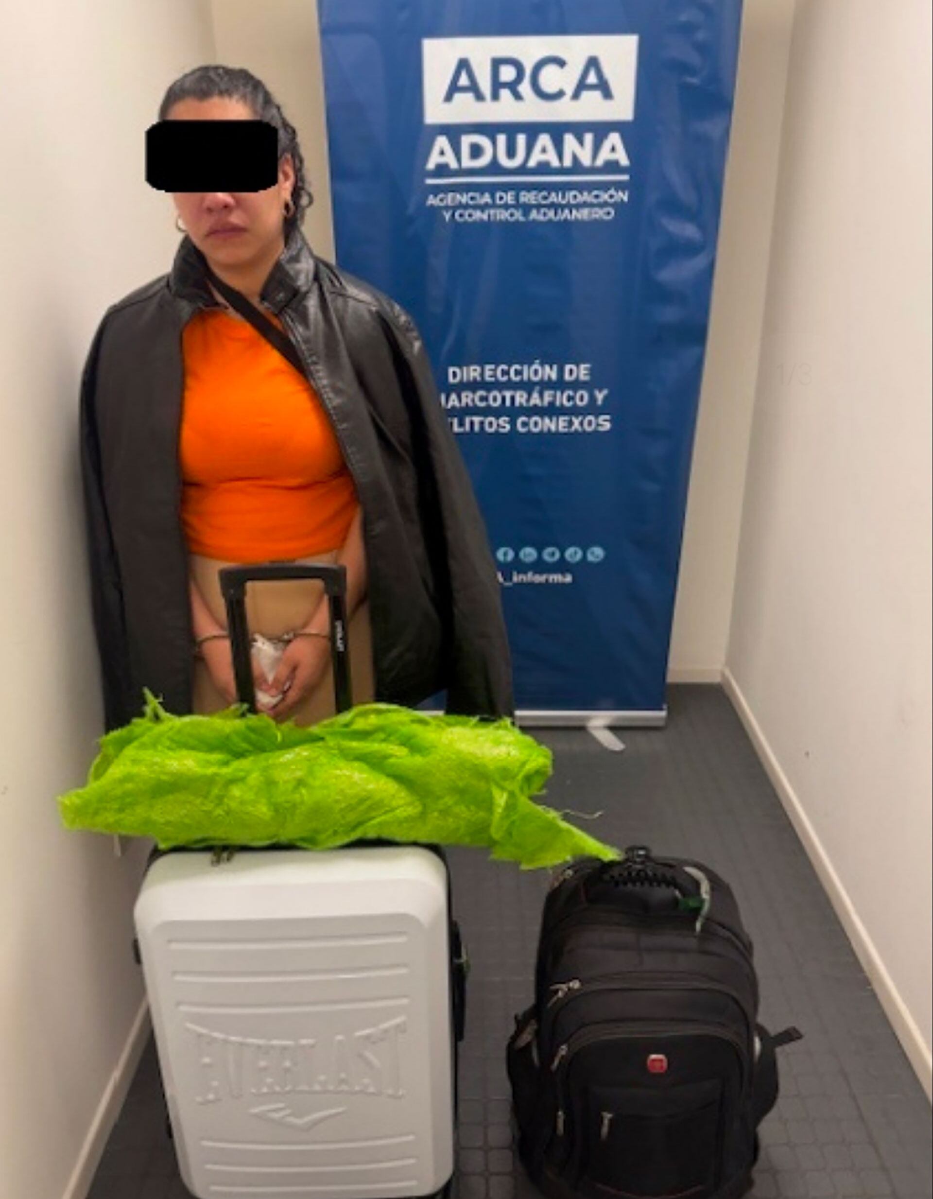 Cayó una banda de narcotraficantes chinos tras la captura de una mula en el aeropuerto de Ezeiza