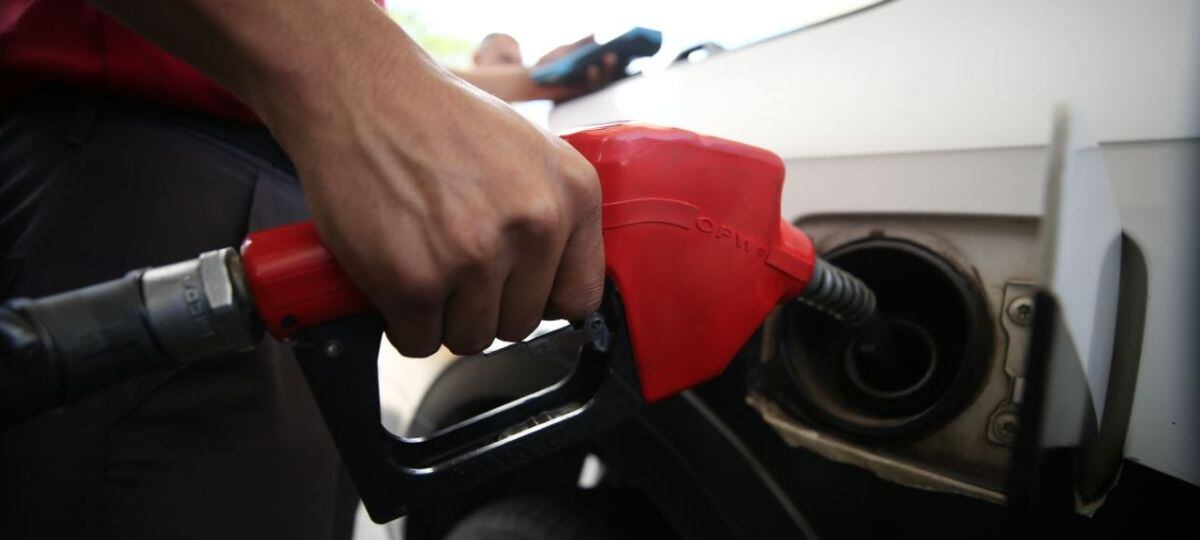 La Secretaría de Energía anunció una nueva reducción en los precios de los combustibles. (FOTO: La Prensa)
