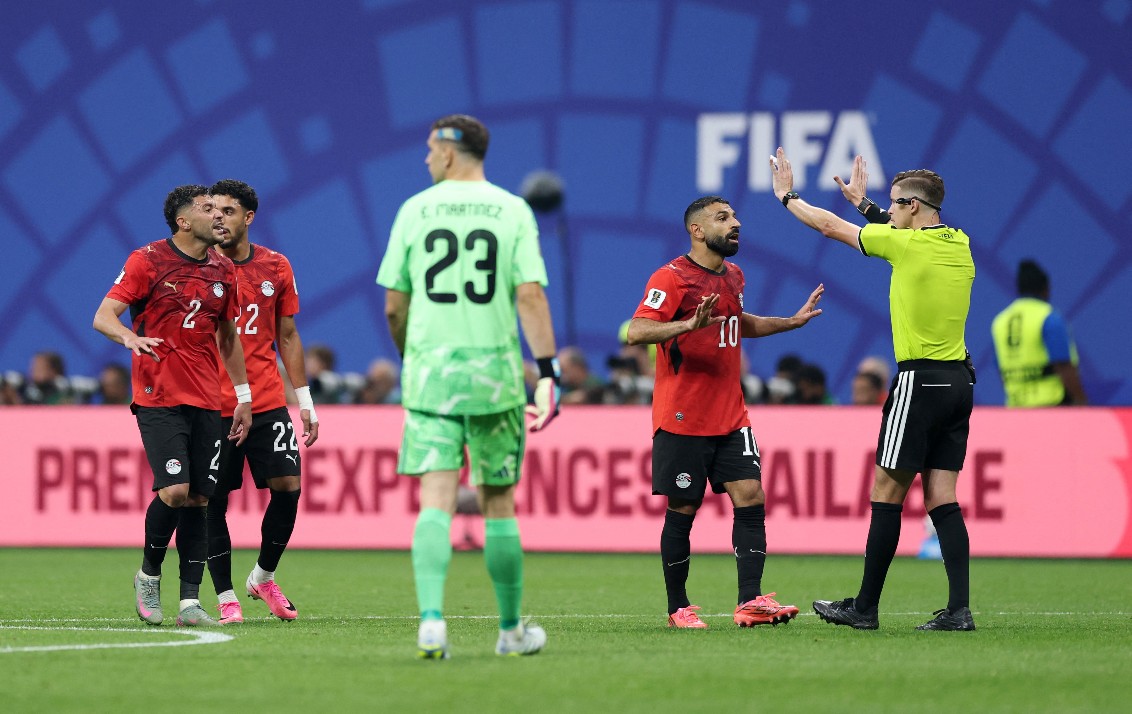 FIFA aseguró que el francés Francois Letexier acertó en dos decisiones clave que tomó durante Argentina-Egipto (Foto: Reuters/Paul Childs)