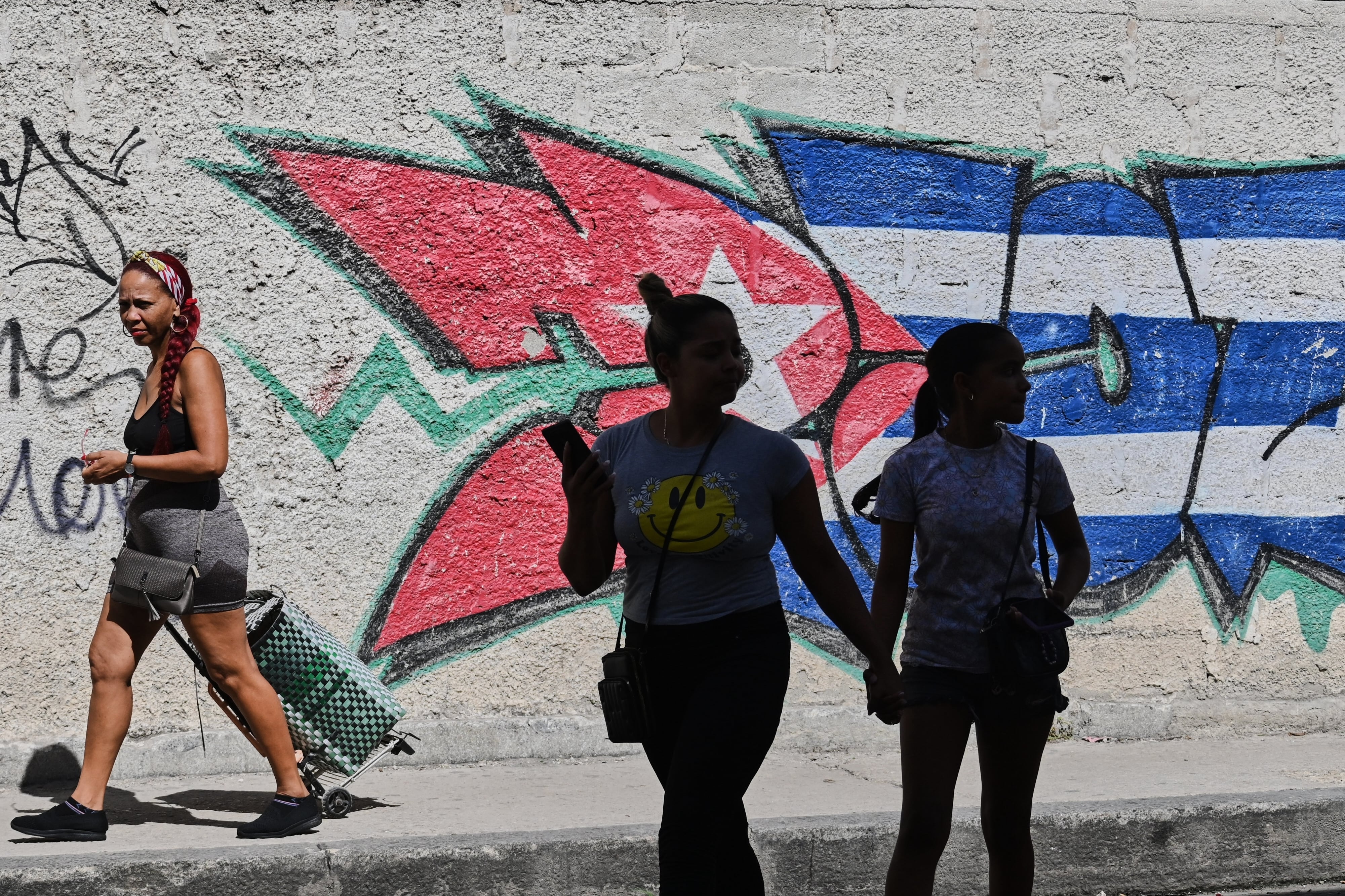 De acuerdo con los cálculos del régimen cubano, más de tres millones de cubanos viven en el extranjero (AP)