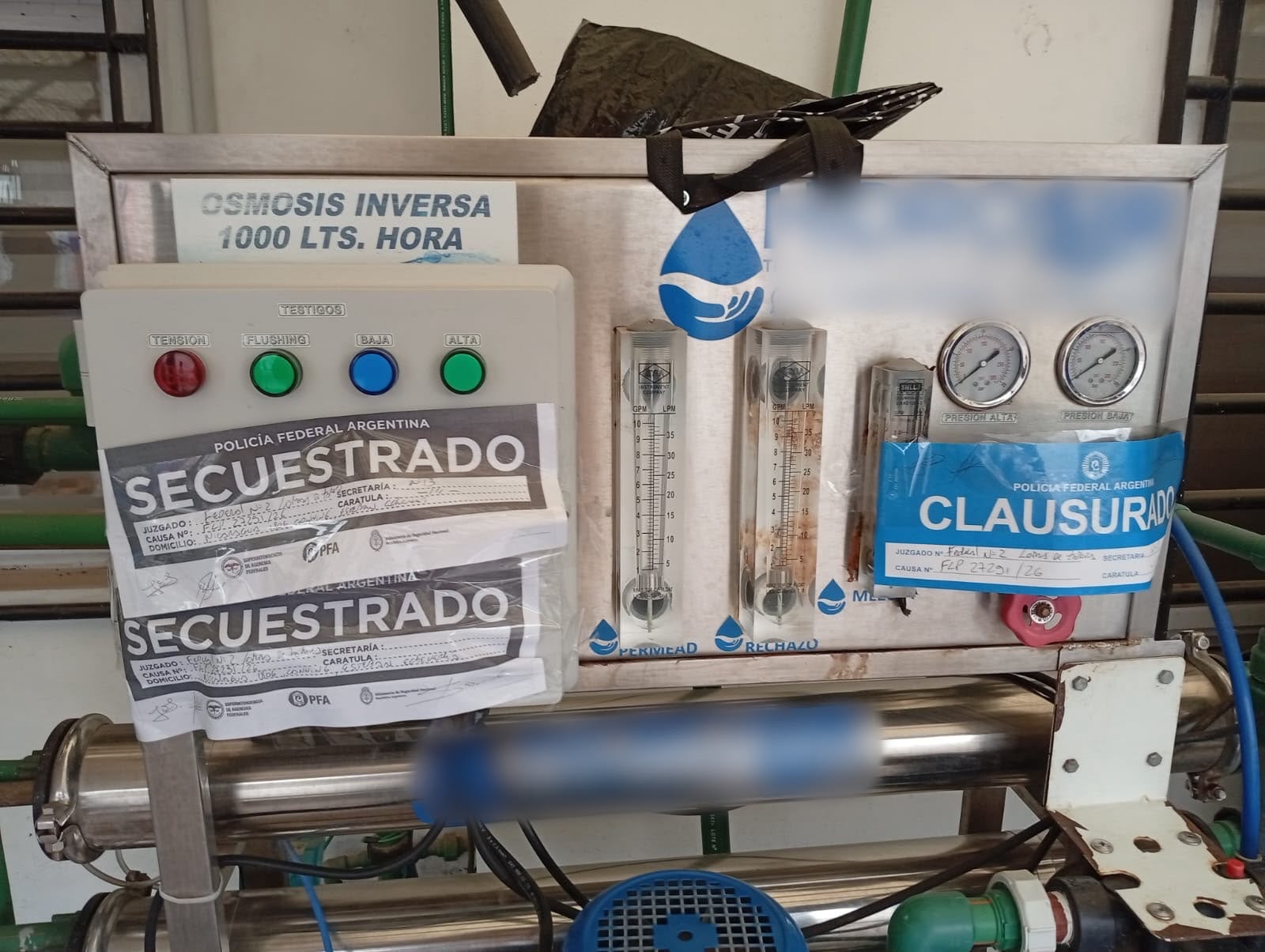 Desarticularon una banda que embotellaba agua en plantas cladestina que funcionaban en casas particulares del conurbano