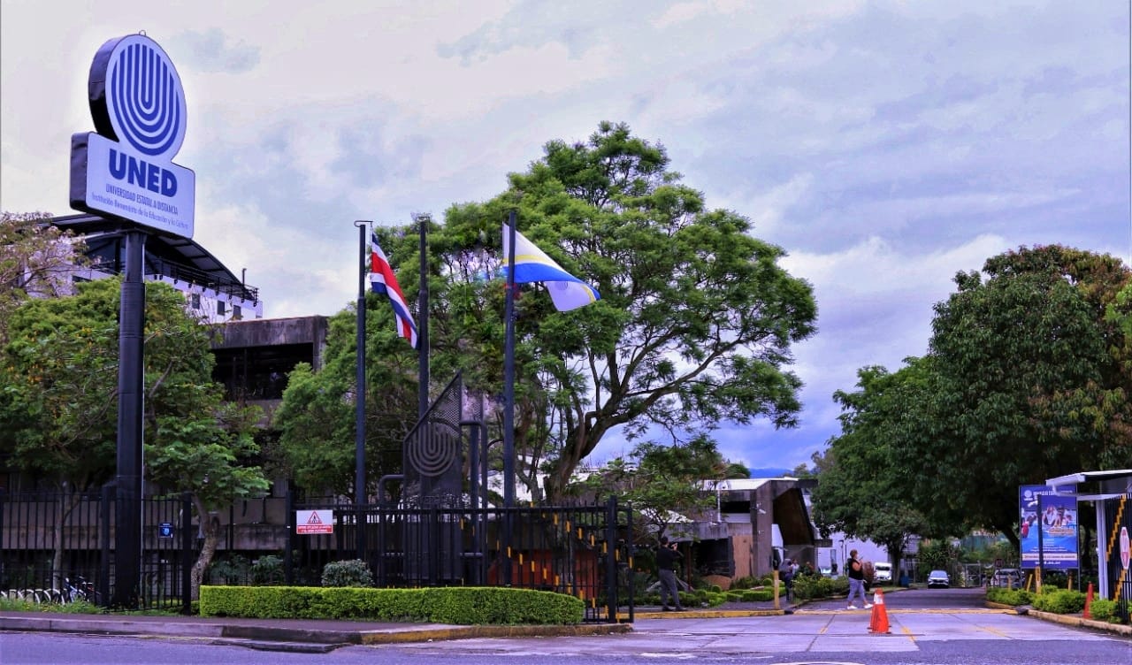 Dólar estable, tasas sin mayores cambios y amenaza por combustibles: así cerraría Costa Rica el 2026