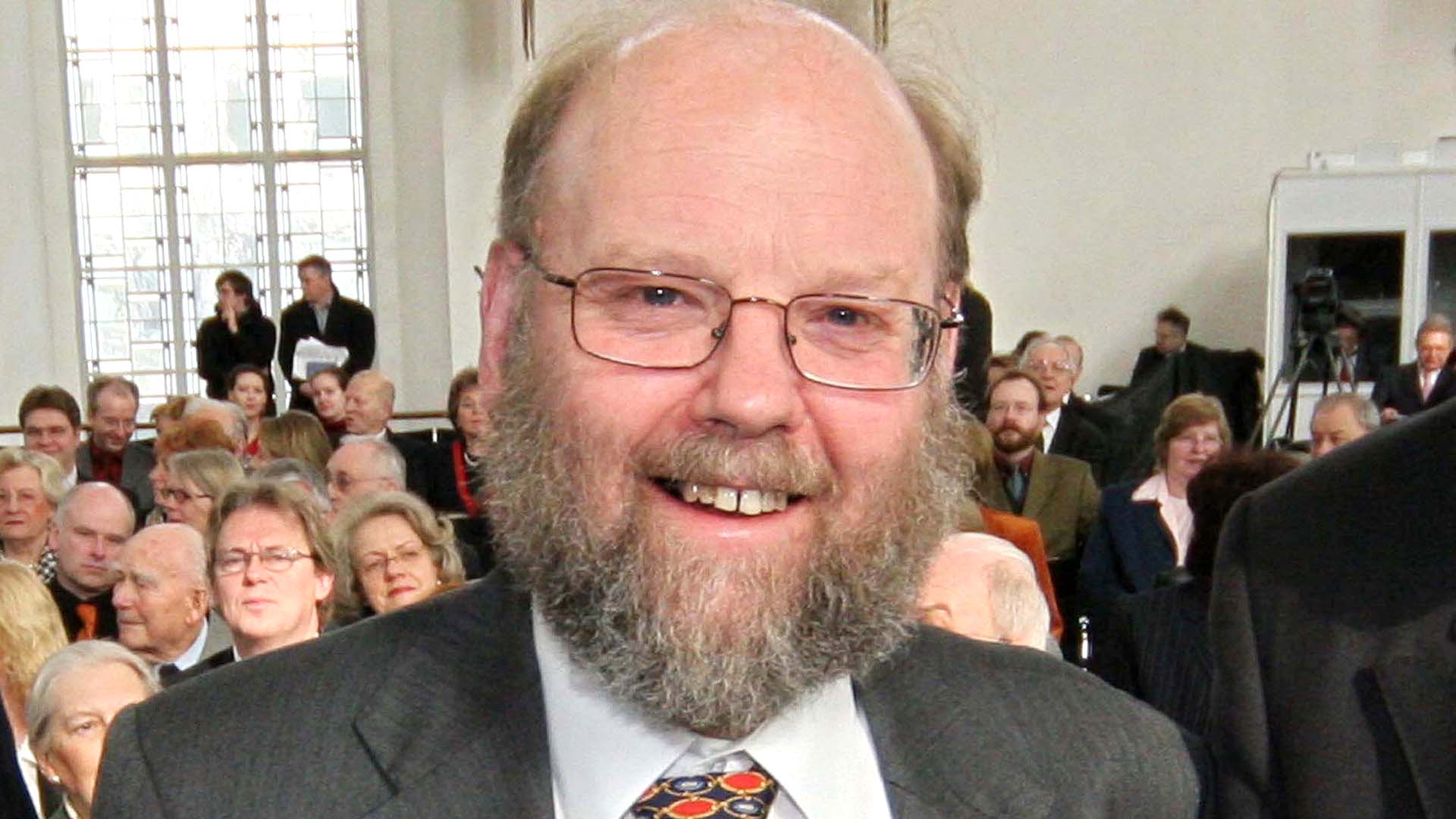 El científico Ian Wilmut del Roslin Institute de Escocia participó en la clonación de Dolly, el primer mamífero clonado (AFP PHOTO DDP/MARTIN OESER)