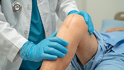 ¿Dolor de rodilla Las investigaciones sugieren que la cirugía no es la mejor solución