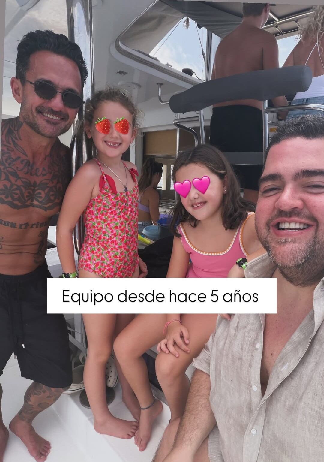 Barassi documentó el viaje en Ibiza con historias de Instagram que incluyeron la navegación a bordo de un catamarán blanco