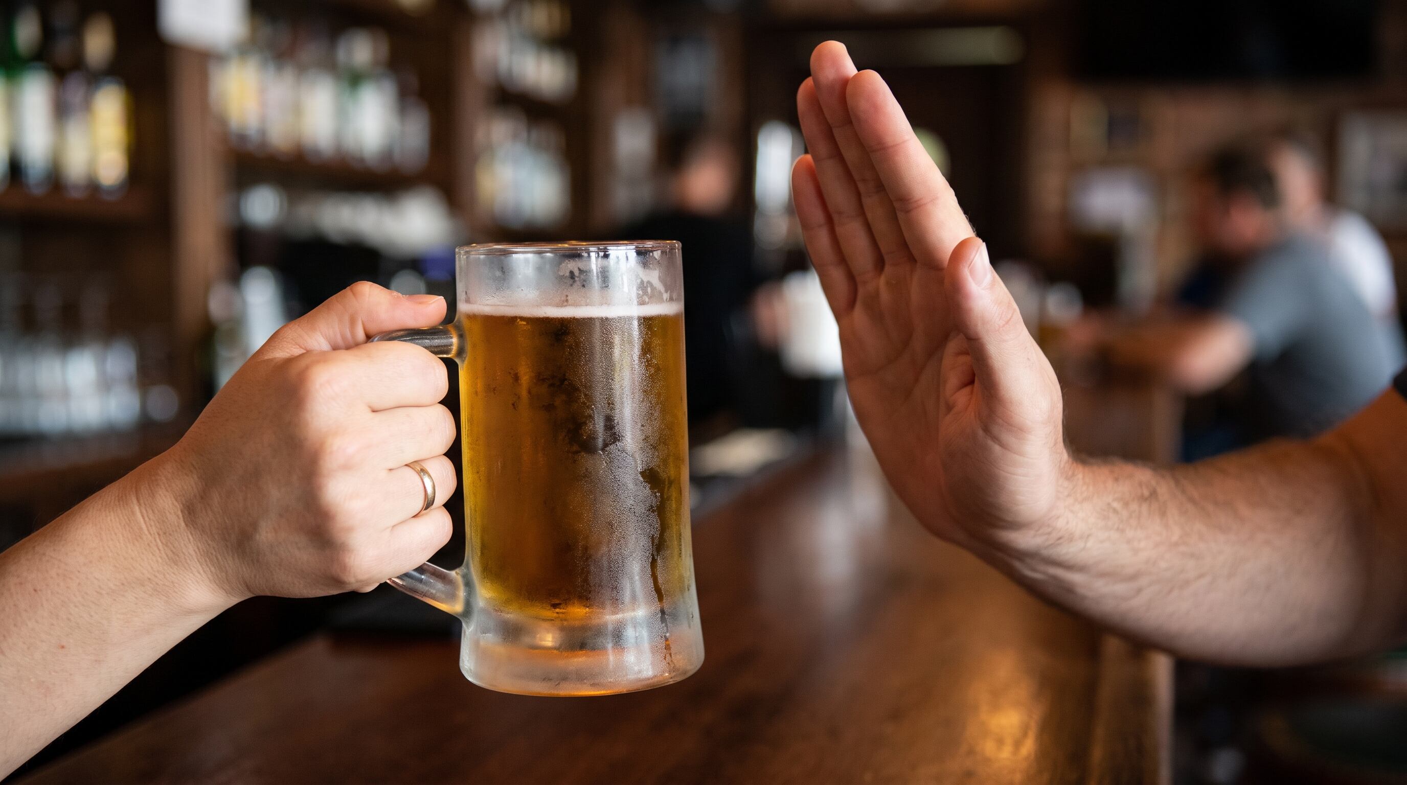 La Organización Mundial de la Salud atribuye al alcohol cerca de 2,6 millones de muertes anuales en el mundo (Imagen Ilustrativa Infobae)