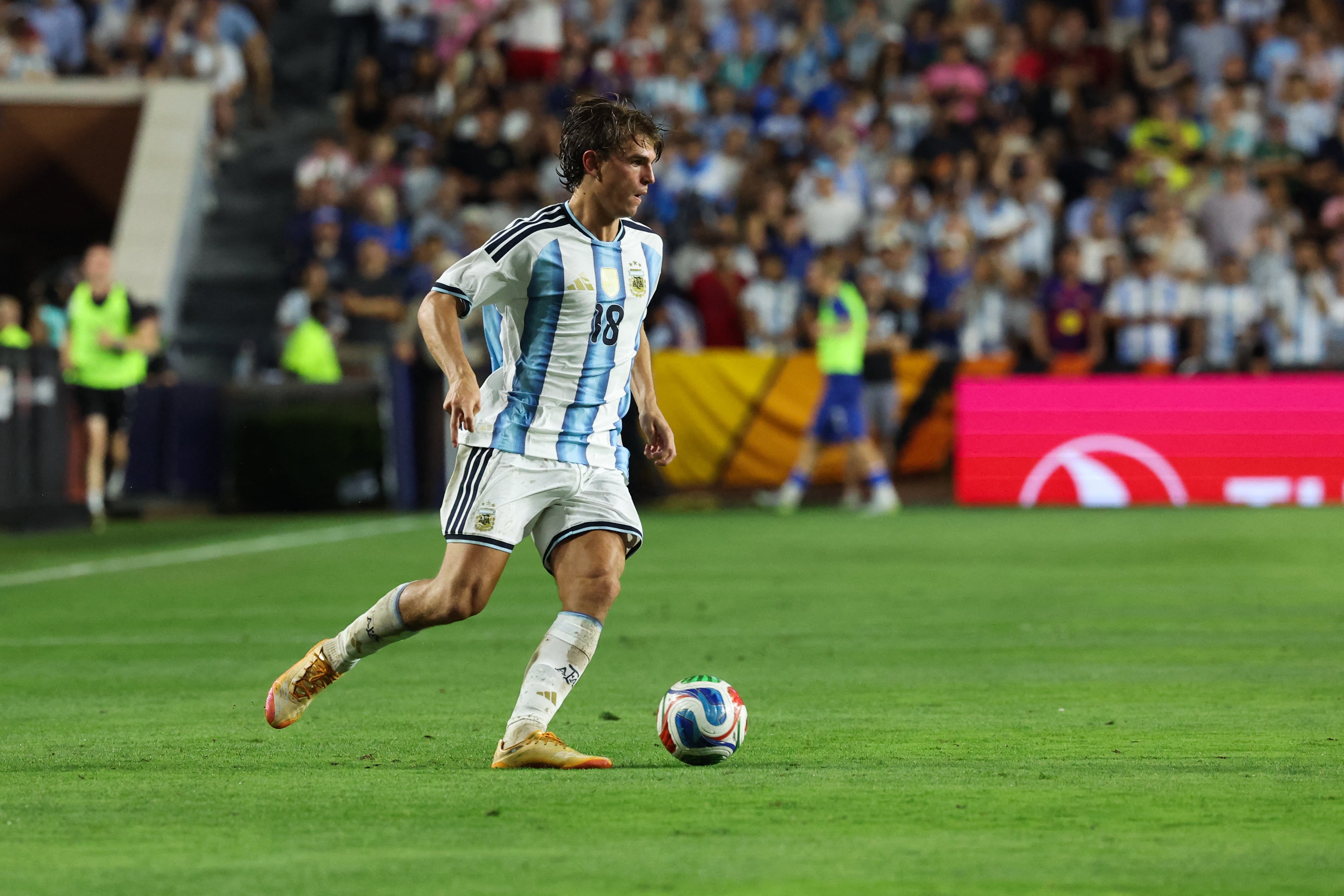 Nico Paz tuvo su debut en el Mundial 2026 con Argentina en el partido frente a Argelia tras reemplazar a Lionel Messi (John Reed-Imagn Images)